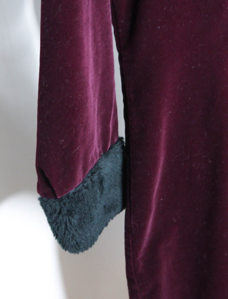 Burgundy body-con velvet mini dress with black fake fur trim