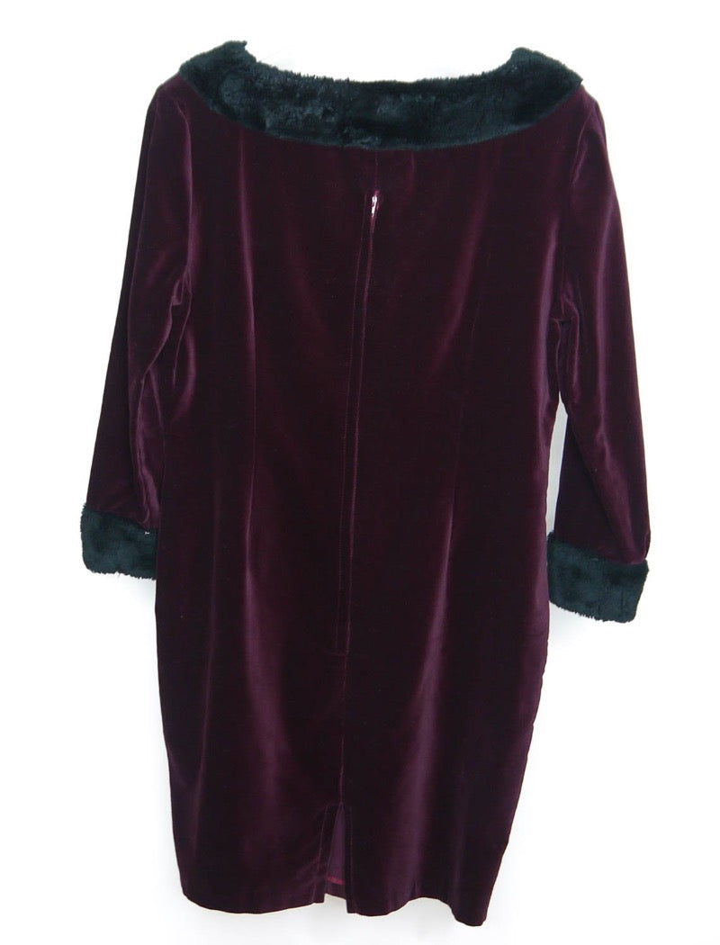 Burgundy body-con velvet mini dress with black fake fur trim