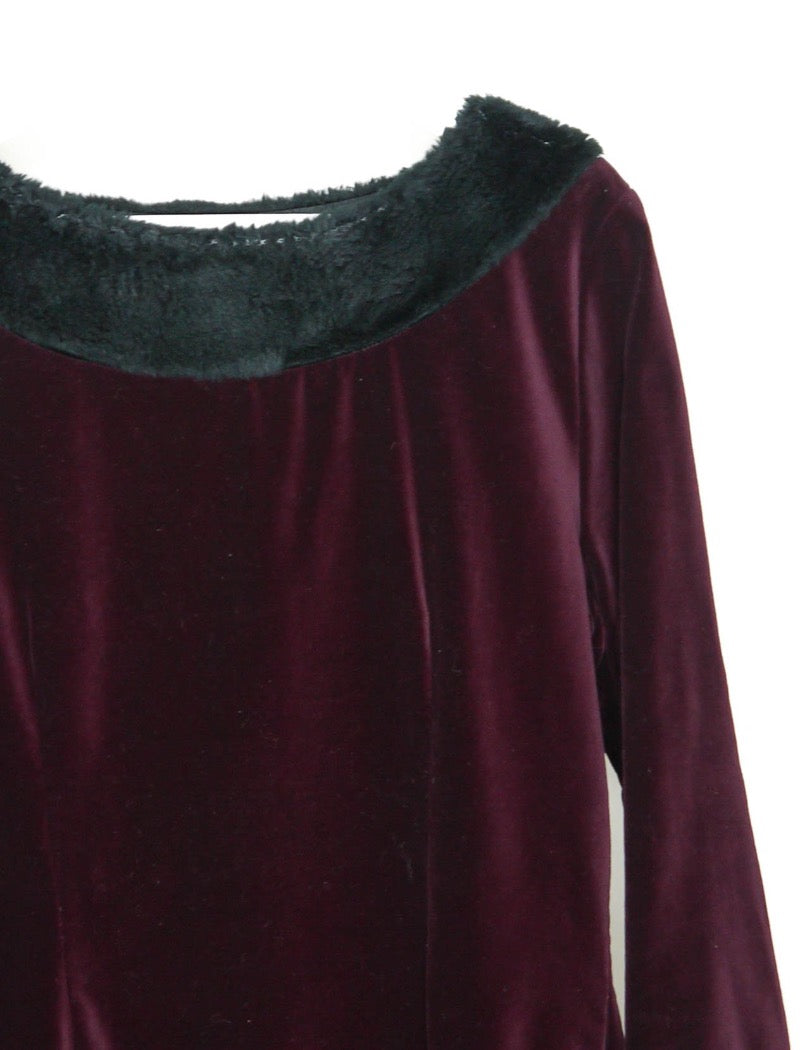 Burgundy body-con velvet mini dress with black fake fur trim