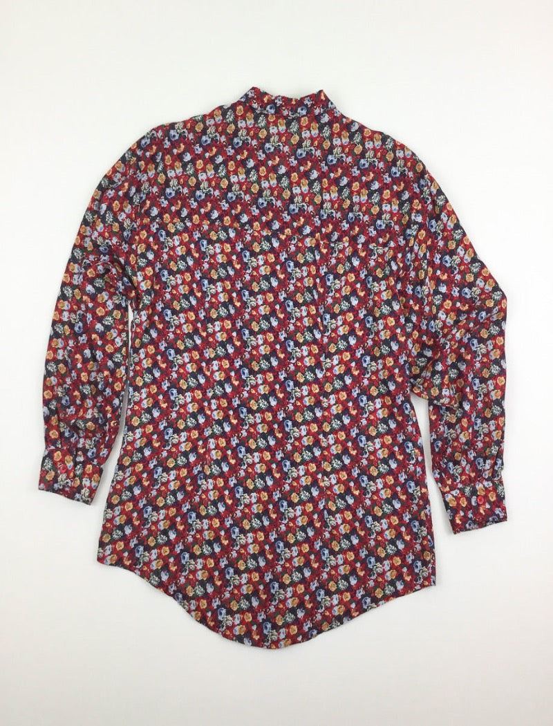 Vintage 90's boho floral print lightweight long sleeve shirt in reds, blues, brown & green. Has a pocket on the front left hand side with button closure all down the front.