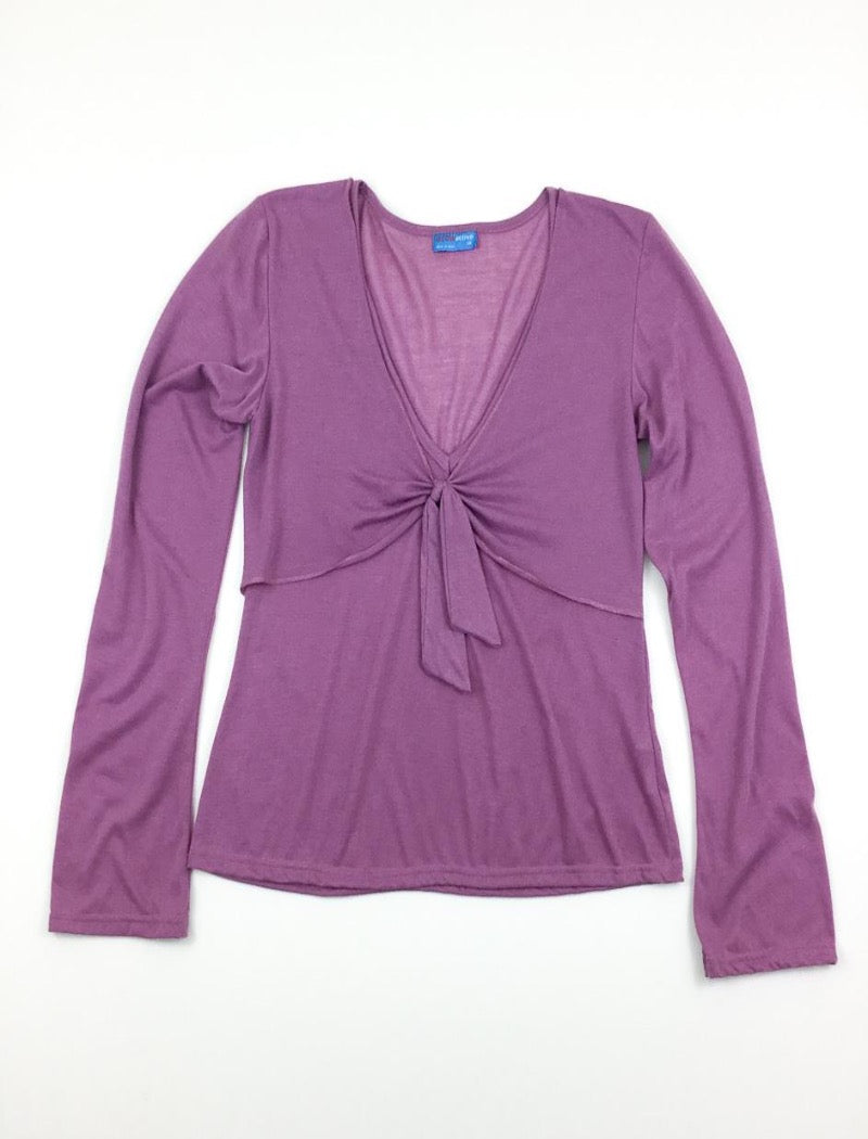 Lavender v-neck long sleeve lightweight stretch top